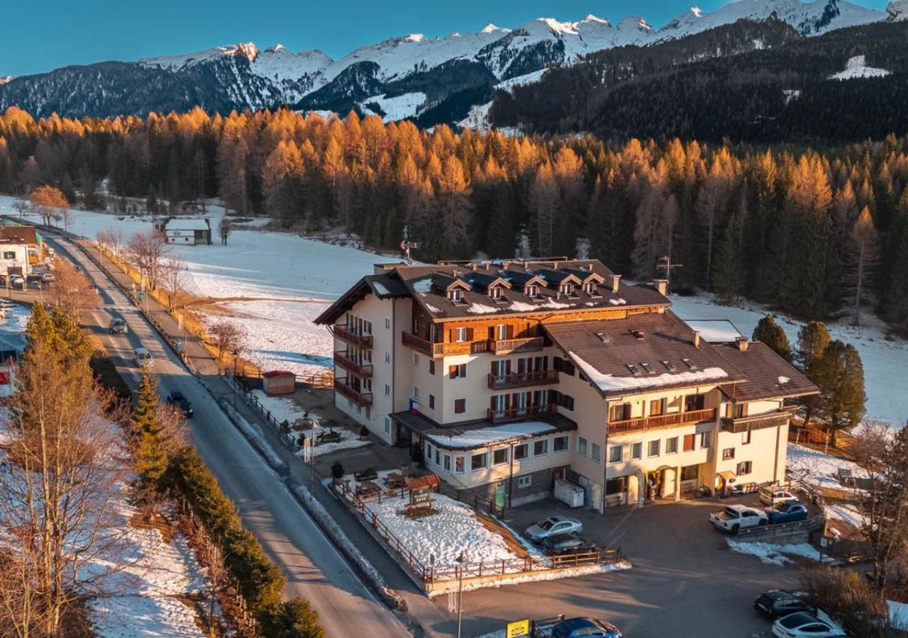 Hotel Bellamonte Predazzo Esterno foto