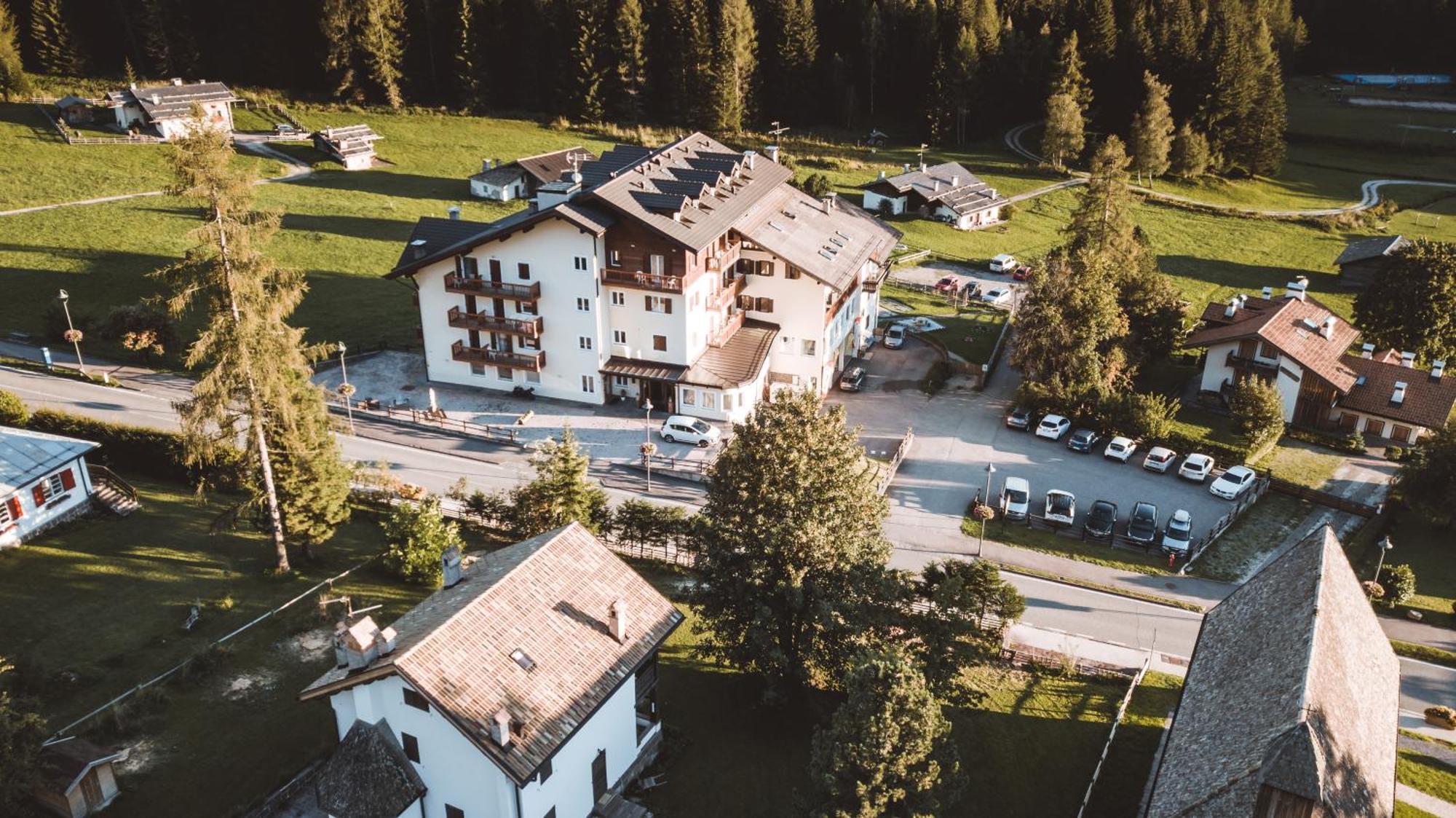 Hotel Bellamonte Predazzo Esterno foto